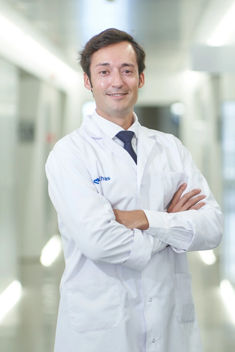 Dr. Garcia Moreno, Orthopaedic Surgeon Specialising in Knee Replacement, Arthroscopy Surgery and Sports Traumatology